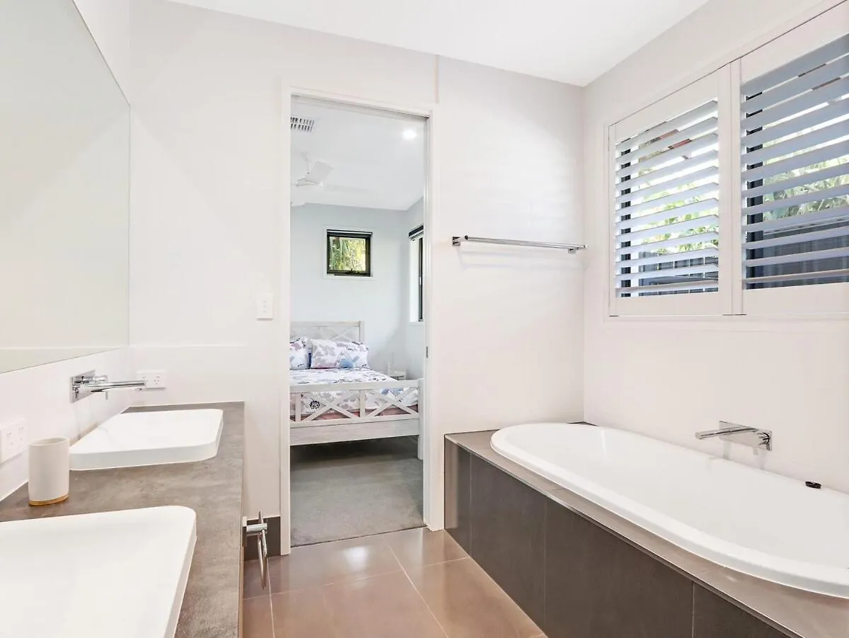 Waterfront Home Bordering Mooloolaba Buddina 0*,