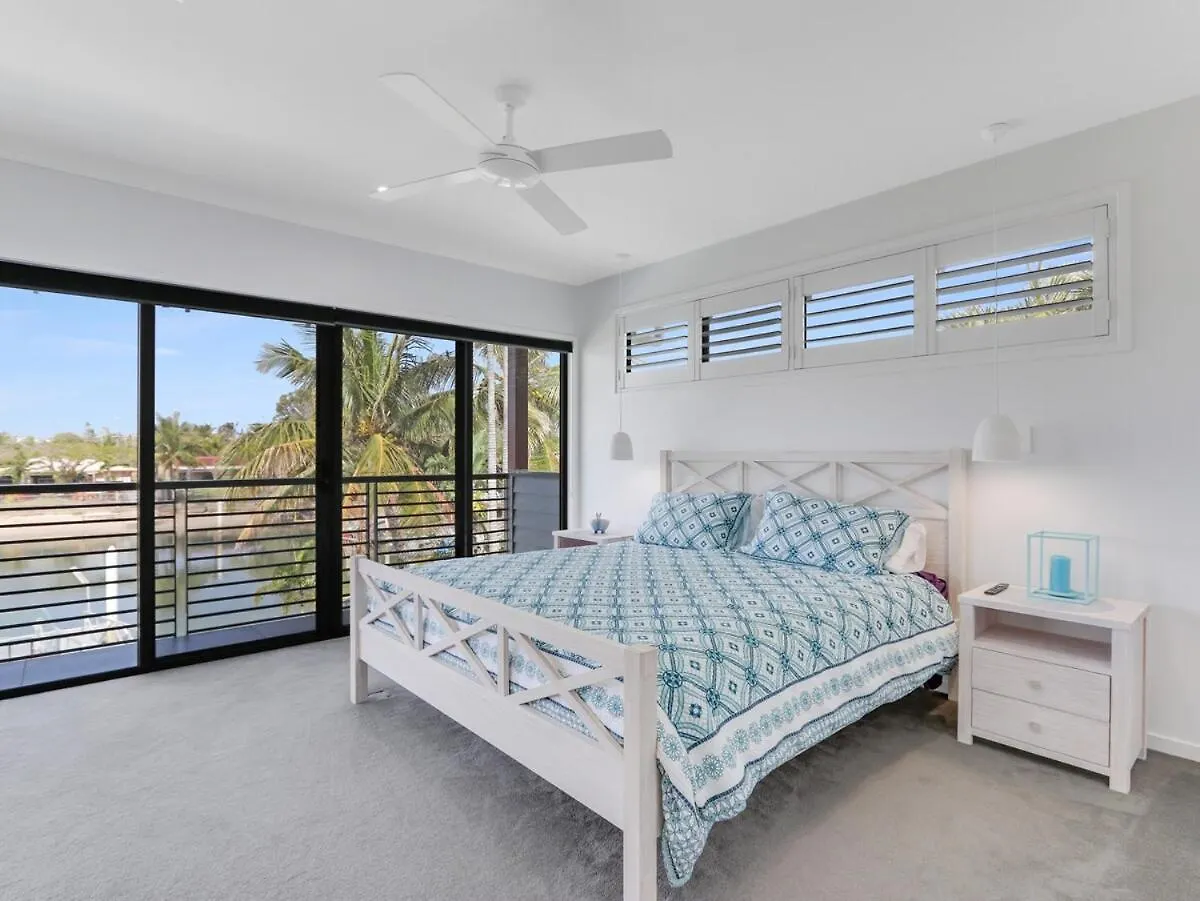 Waterfront Home Bordering Mooloolaba Buddina Дом отдыха