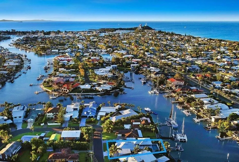 Waterfront Home Bordering Mooloolaba Buddina Дом отдыха