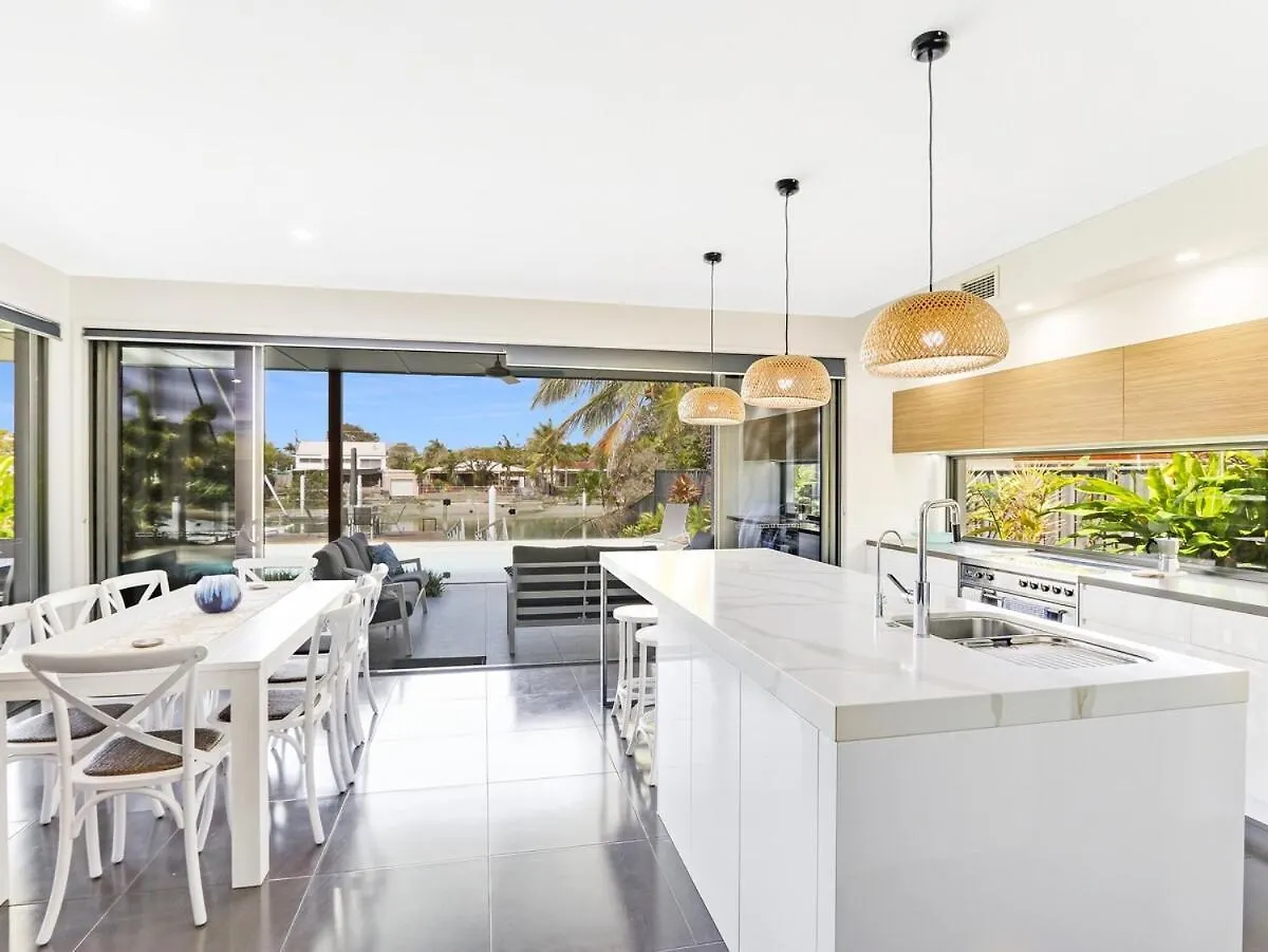 בודינה Waterfront Home Bordering Mooloolaba בית נופש